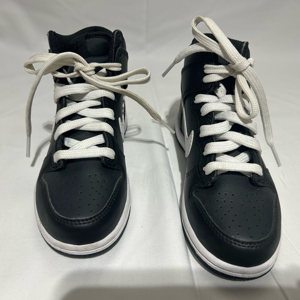 Boys Nike Dunk High shoes. Size 13C - Picture 2 of 4